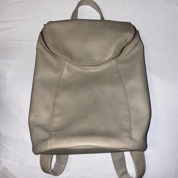 🌹Adorable Joy Susan Alyssa vegan leather backpack - Picture 3 of 8